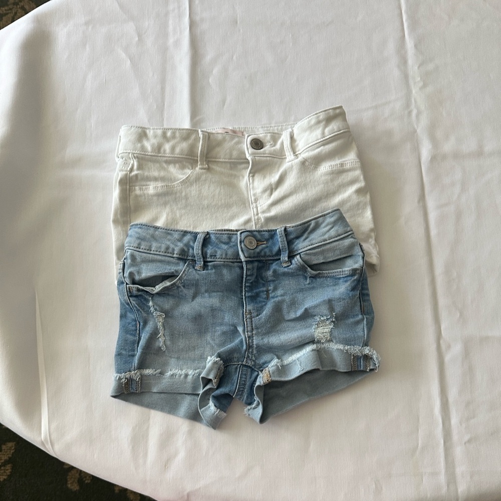Bundle 2 SO Distressed Denim girl Shorts size 7 and white shorts size 8 - Picture 1 of 9